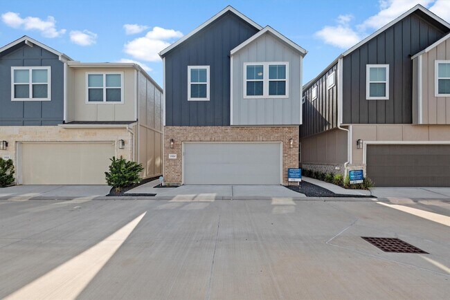 Foto del edificio - 1520 Parkland Oak Dr