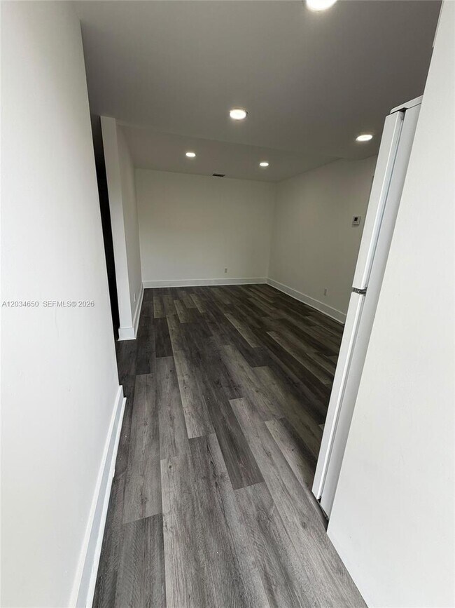 Foto del edificio - 2025 NW 72nd St