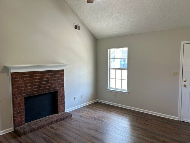Building Photo - 7059 Hampton Dr