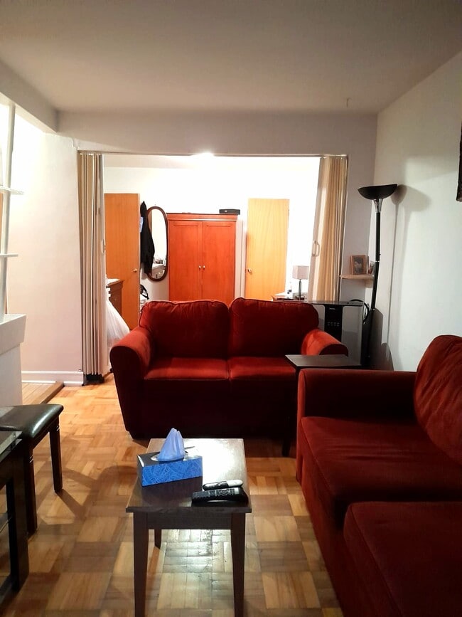 Building Photo - 7491 Av De Châteaubriand