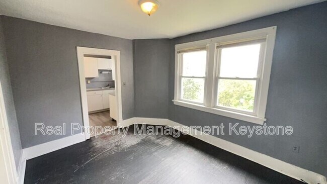 Building Photo - 217 Spencer Ave