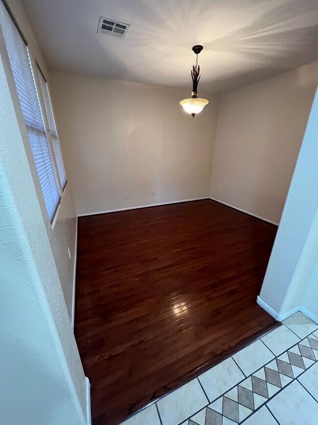 Building Photo - BEAUTIFUL HOME IN ANTHEM NEAR DEL WEBB MID...