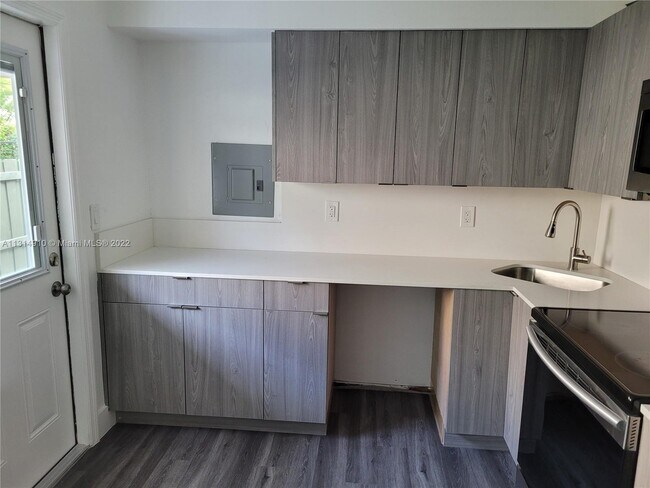 Foto del edificio - 2164 SW 26th St