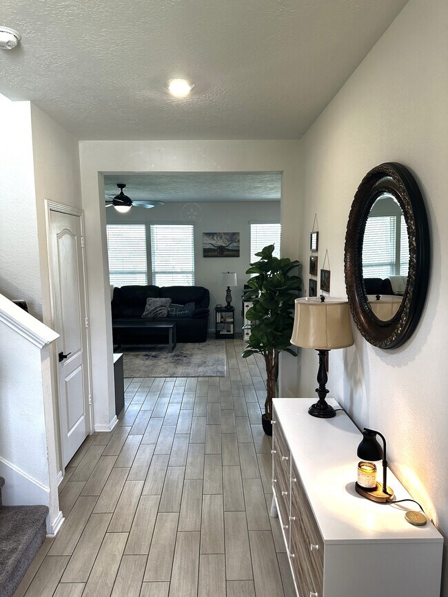 Building Photo - 5027 Hickory Deer Ln