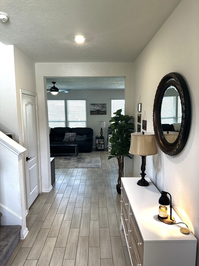 Foto del edificio - 5027 Hickory Deer Ln