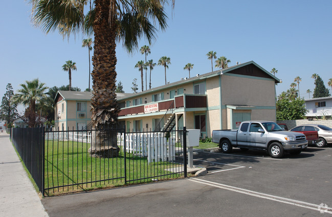 Building Photo - 7th St. Apartments