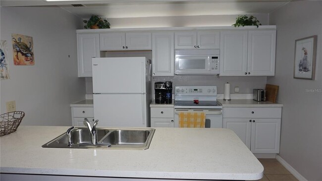 Foto del edificio - 7704 Hillside Ct