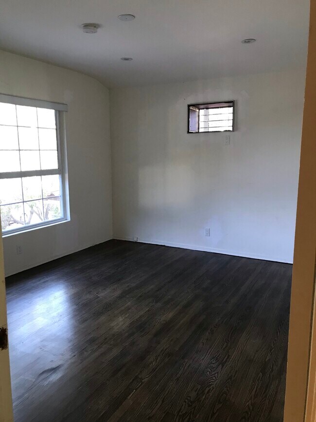 Foto del edificio - 904 N Gardner St