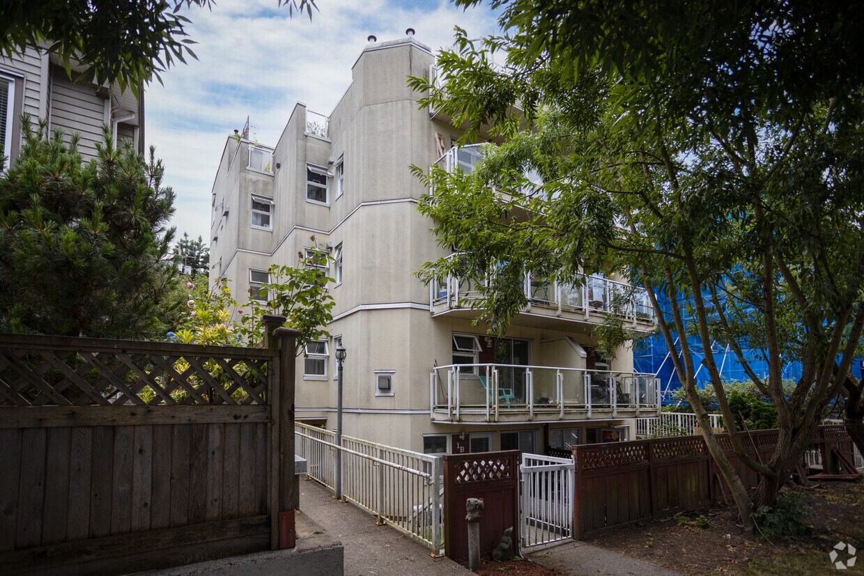 Primary Photo - Windsor Garden