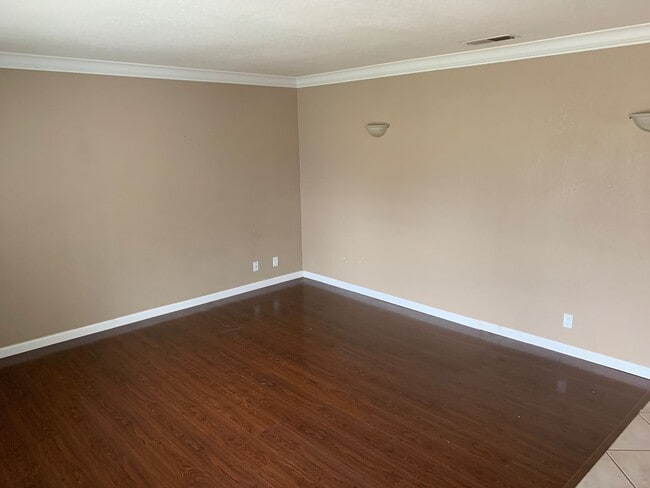 Building Photo - Adorable, Move-In Ready Citrus Heights Home!