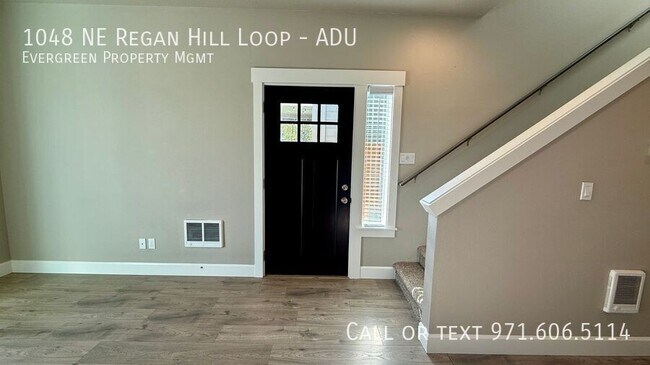 Foto del edificio - 1048 NE Regan Hill Loop