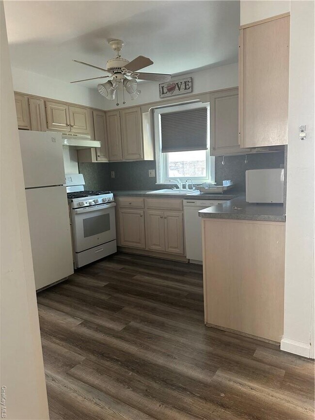 Foto del edificio - 862 Midland Ave