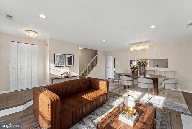 Foto del edificio - 7302 Rokeby Dr