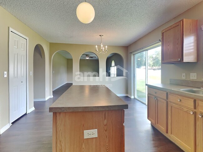 Building Photo - 244 Verzon Court