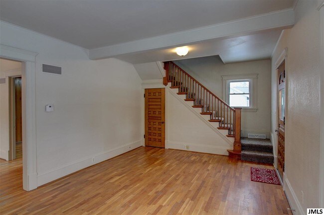Building Photo - 1042 Sixth St