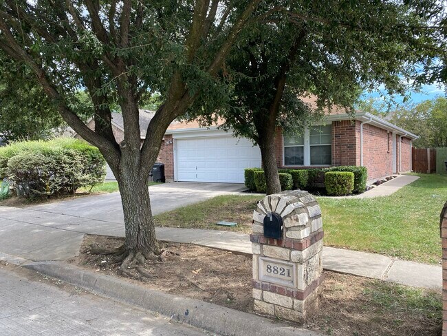 Building Photo - 8821 Highland Orchard Dr