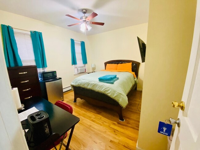 Photo - 20 Vineyard Ave House