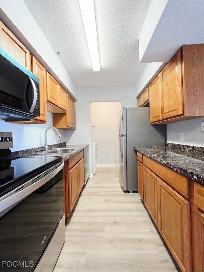 Foto del edificio - 2845 Winkler Ave