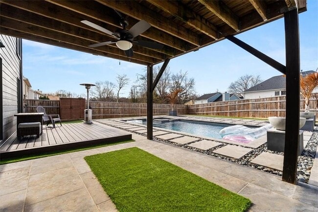 Foto del edificio - 425 Mikasa Dr