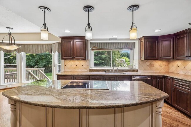 Building Photo - 991 Lakepointe Ct