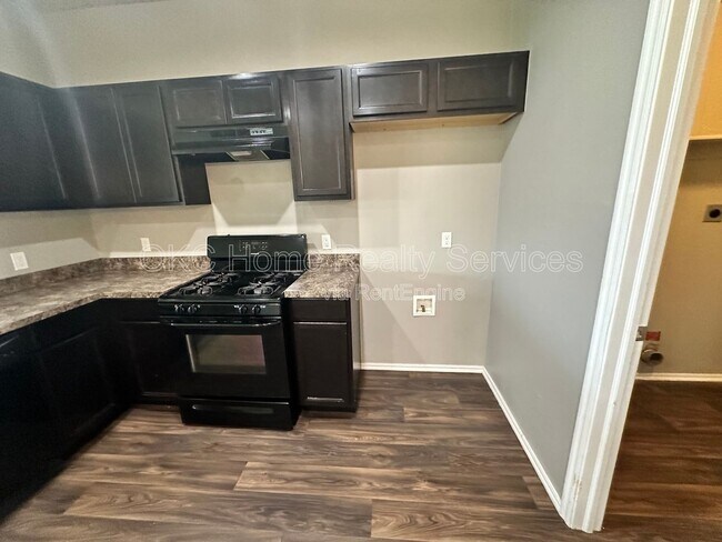 Building Photo - 1933 Autumn Way