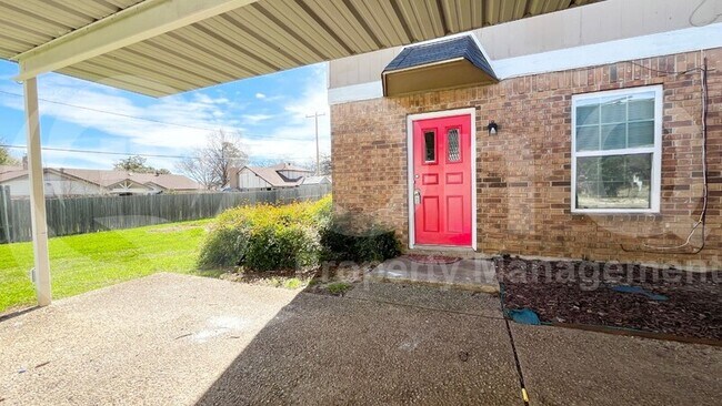 Building Photo - 2117 Fleur De Lis Ct