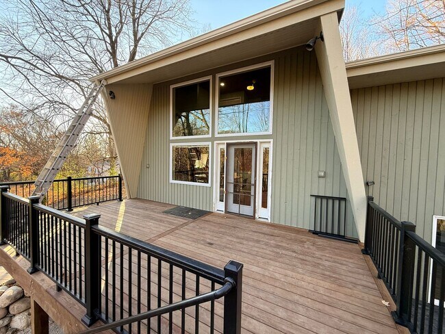 Foto del edificio - 3 Bed 2.5 Bath Home for Rent, 3.25 Wooded Acres, Oconomowoc Area Schools