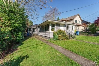 Building Photo - 902 Grove St