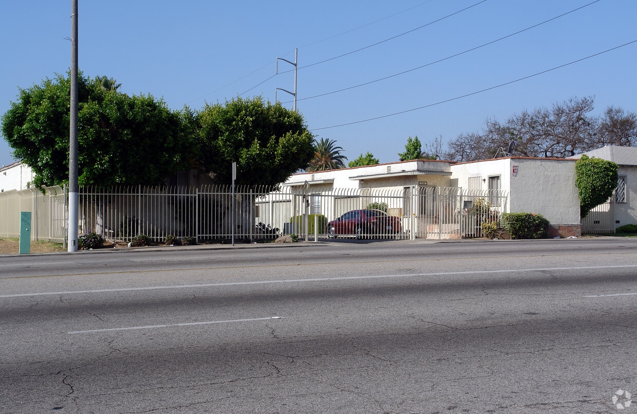Primary Photo - 1129-1131 Centinela Ave