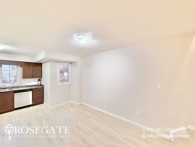 Building Photo - Spacious Freehold Townhouse for Rent in Prime Kitchener Location
