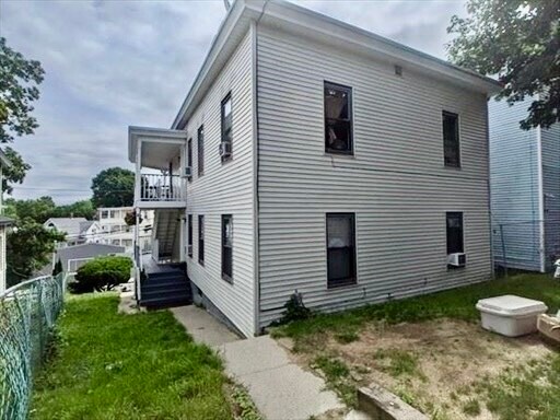 Building Photo - 585 Main St