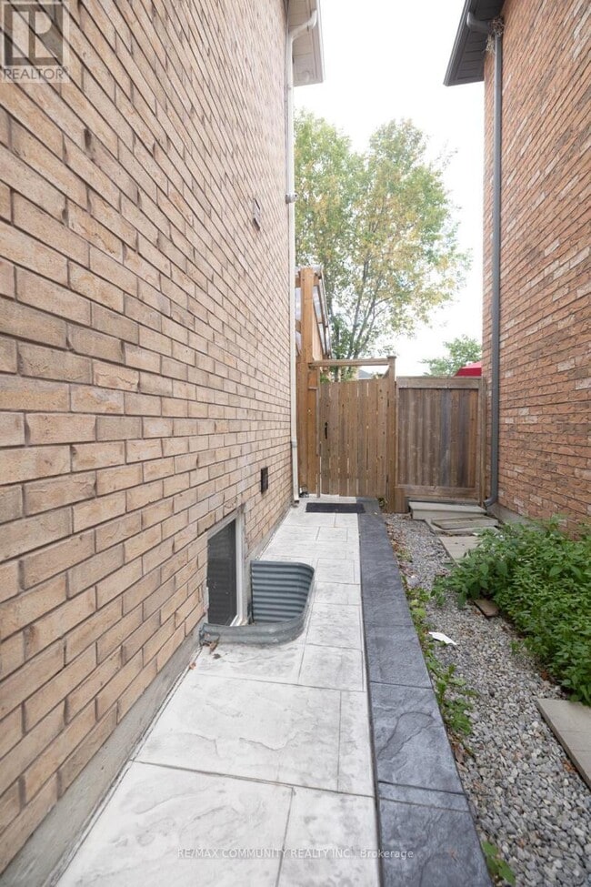 Building Photo - 481 Fred McLaren Blvd