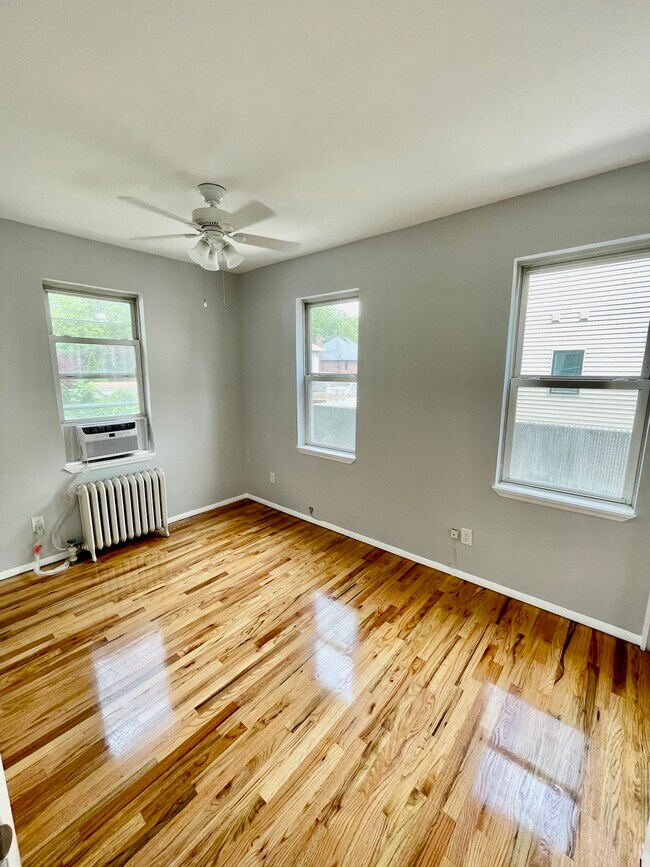 339 Ross Ave Unit 1st Floor, Staten Island, NY 10306 Apartments in Staten Island, NY