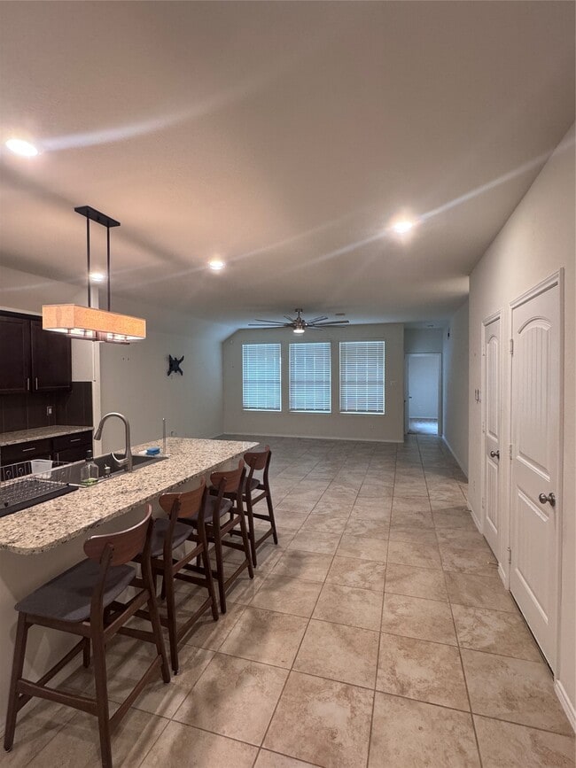 Foto del edificio - 737 Montclair Mist Ln