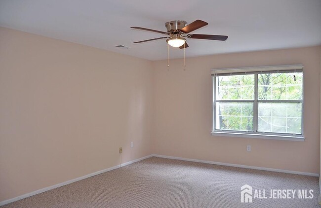 Foto del edificio - 311 Green Hollow Dr