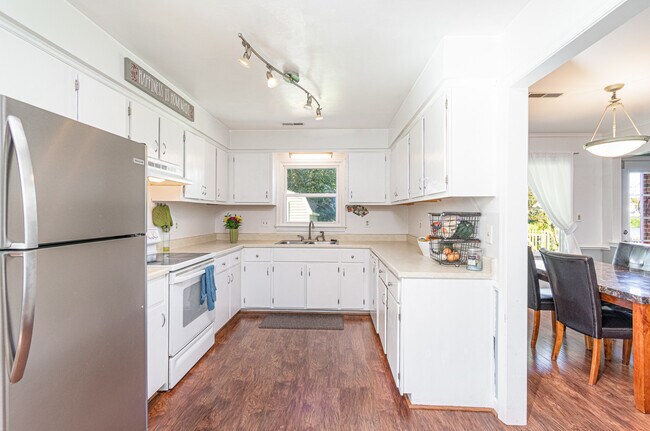 Building Photo - 2224 Rock Lake Loop