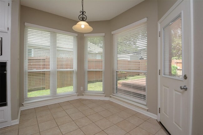 Foto del edificio - 5327 Willow Knoll Ct