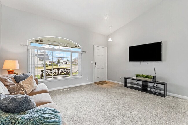 Building Photo - 727 W Clark Ave