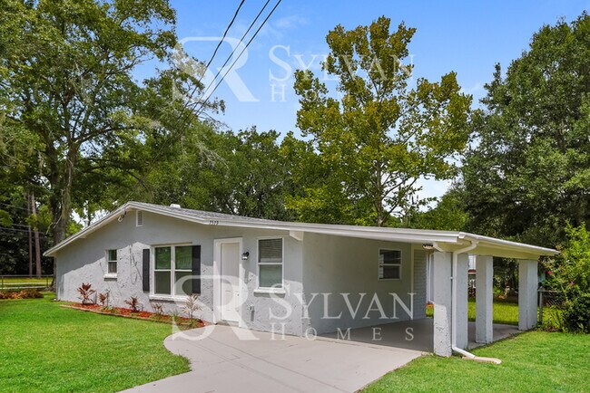 Foto del edificio - Feel welcome in this well-maintained 4BR 2...