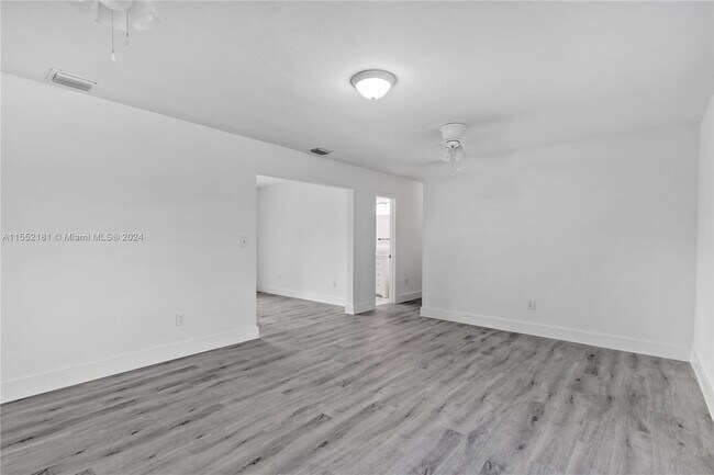 Foto del edificio - 5215 SW 128th Ave