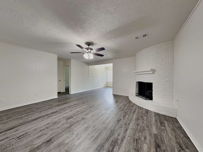 Building Photo - 18002 Woodgum Dr