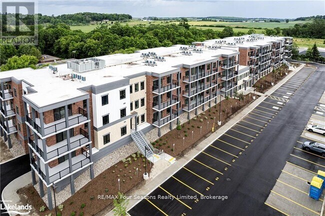 Building Photo - 121-121 Mary St