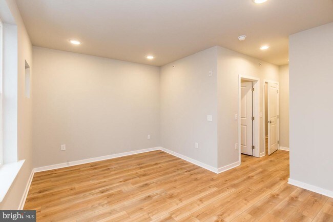 Foto del edificio - 2543 N Front St