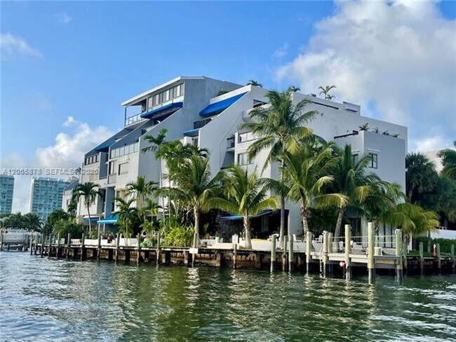 Foto del edificio - 456 Poinciana Island Dr