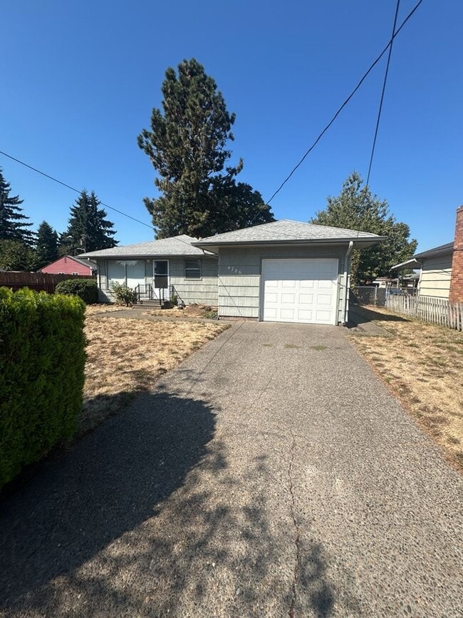 Foto del edificio - Quaint Three Bedroom Home in Vancouver!