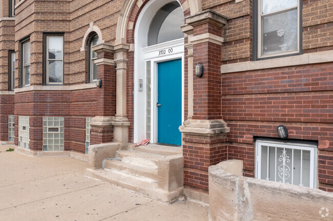Entrance 2 - 2144-2150 S Lawndale Ave