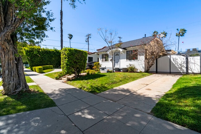 Building Photo - 8643 Clifton Way