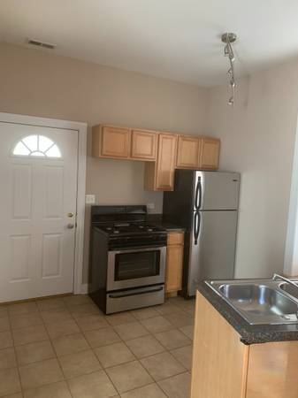 Foto del edificio - 1739 W Addison St