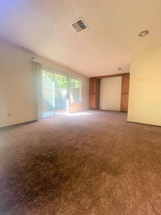 Building Photo - Condo in the most desired gated community ...
