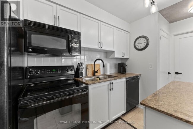 Building Photo - 340-340 Watson St W